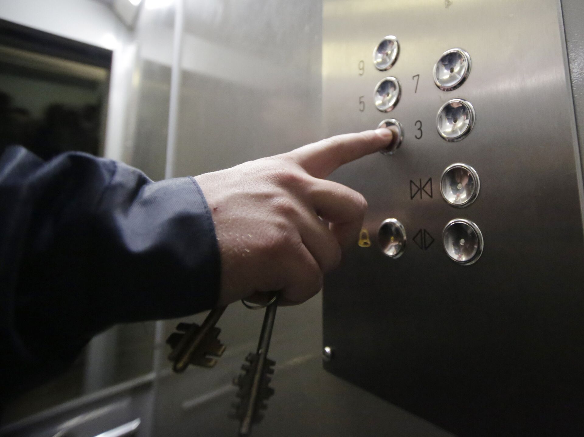 Астанада лифтіде дәрет сындырған тұрғын жазаланды 