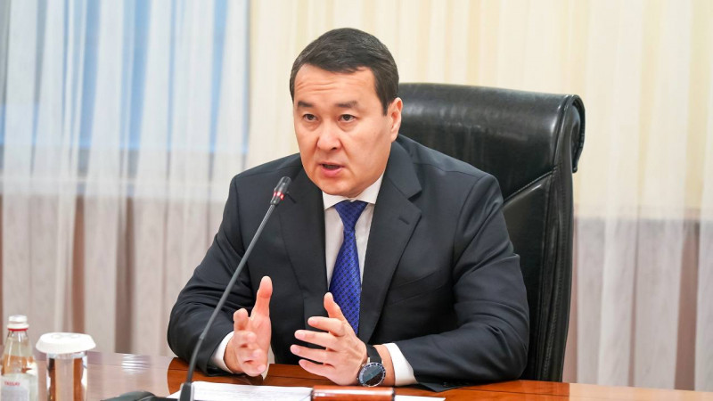 Смайылов өзіне "сенімсіз" министрлерге: Қазірден орынды босата берсеңіздер болады