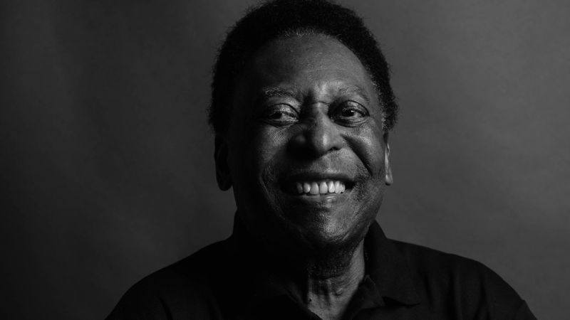 «Футбол патшасы» дүниеден өтті