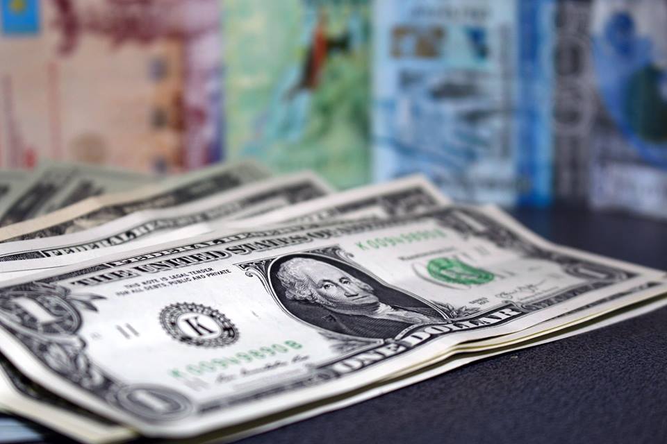 Ұлттық банк доллар мен рубльдің демалыс күндерге арналған бағамын белгіледі