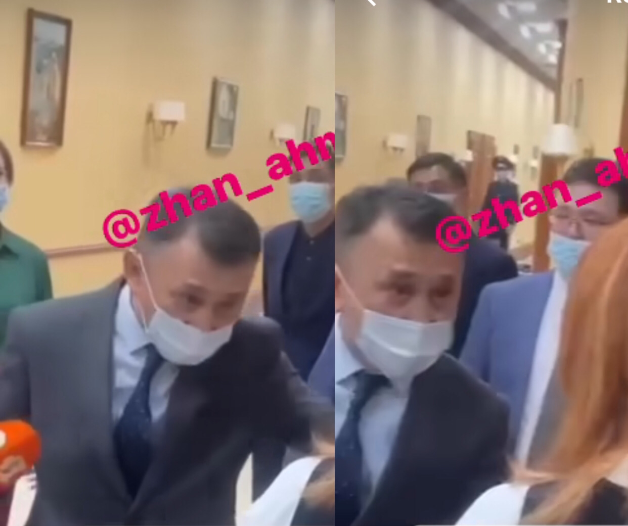 "Итсіңдер!": Желіде мәжіліс отырысынан шыққан шенеуніктің журналистерді балағаттаған видеосы тарады