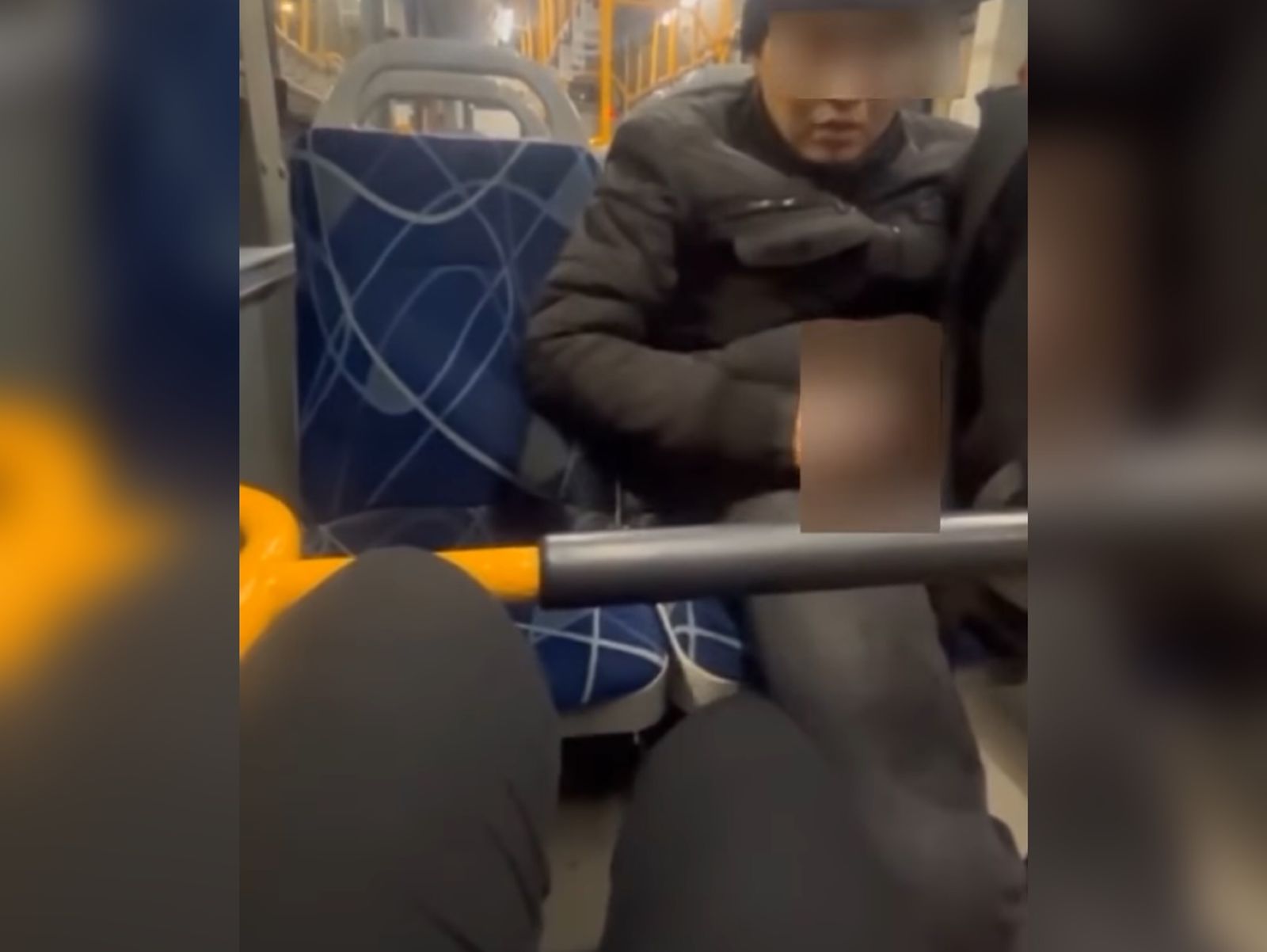 Алматыдағы 63-бағыттағы автобуста ер адам жыныс мүшесін шығарып, мастурбация жасаған (ВИДЕО)