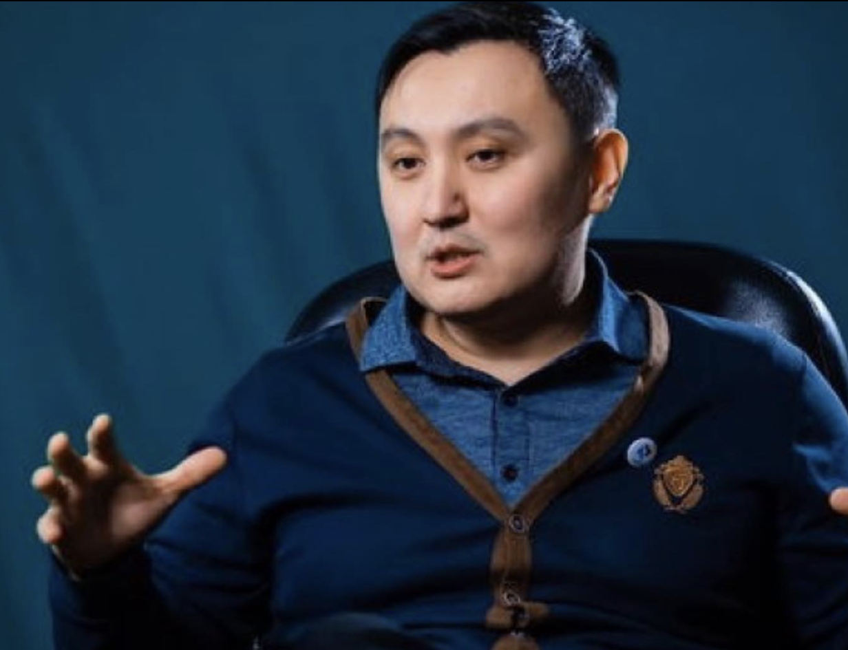 «Совет Одағынан түк көріп тұрған жоқпын?»: Орыс тілшісінің сұрағына тұщымды жауап берген саясаткер оны орнына қойды