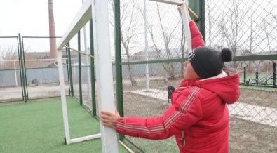 Футбол қақпасы басып қалған жасөспірімнің жағдайы ауыр