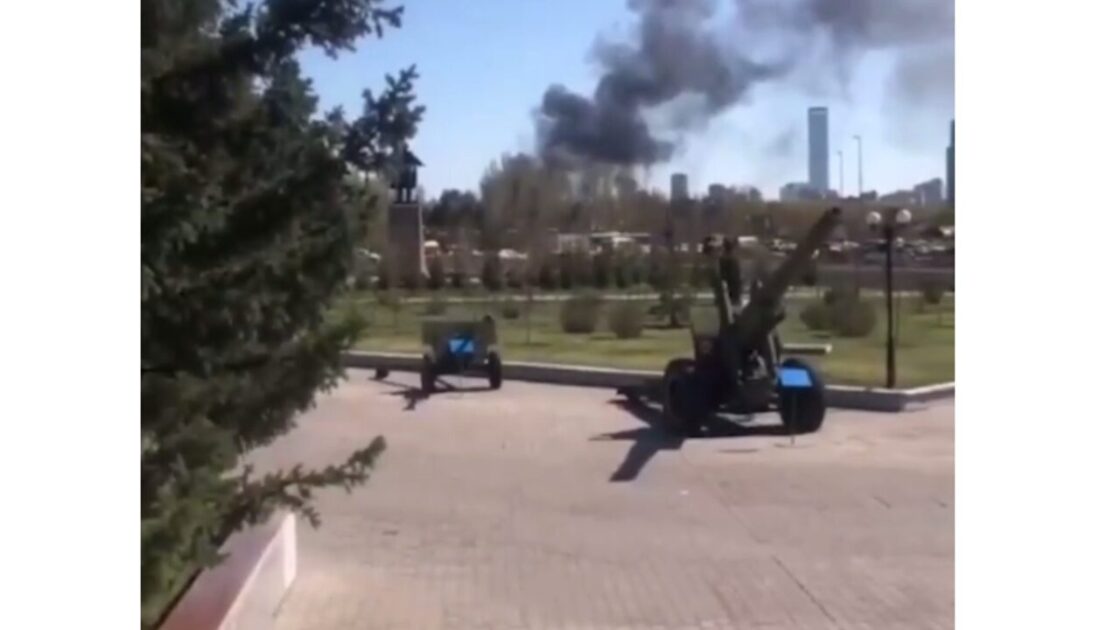 Елордада жеке балабақша ғимараты өртеніп жатыр (ВИДЕО)