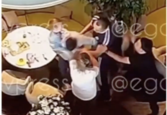 «Көкірек деген ұрып тұр»: Баласы бар еркекке жұдырық ала жүгірген Бейбіт Шүменовтен көпшілік  теріс айналды 