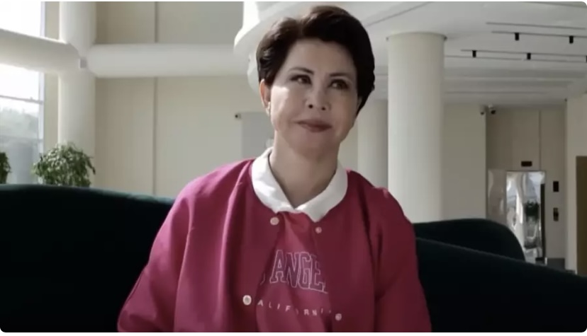 "Екі баламен қалған кезде қайыспайтын адам жоқ шығар". Роза Рымбаева күйеуінен айырылған кезін еске алды  