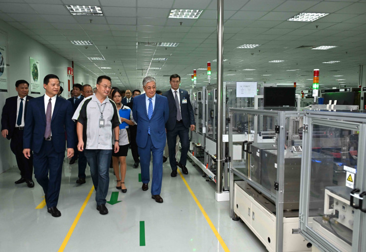 Мемлекет басшысы Goertek өндіріс кешенінің жұмысымен танысты