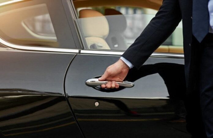 «Әкім мінеді». Түркістан қаласының әкімдігі бір көлікті 37,3 млн теңгеге сатып алмақ