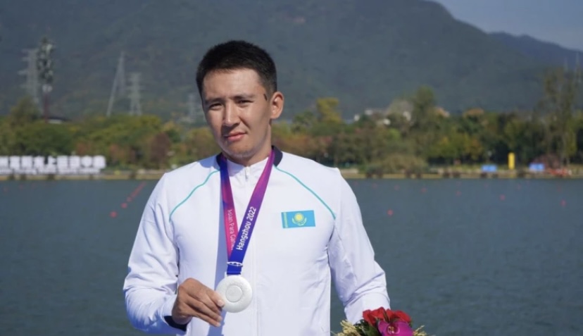 Жалғас Тайкенов пара каноэден Азия пара ойындарының күміс жүлдегері атанды