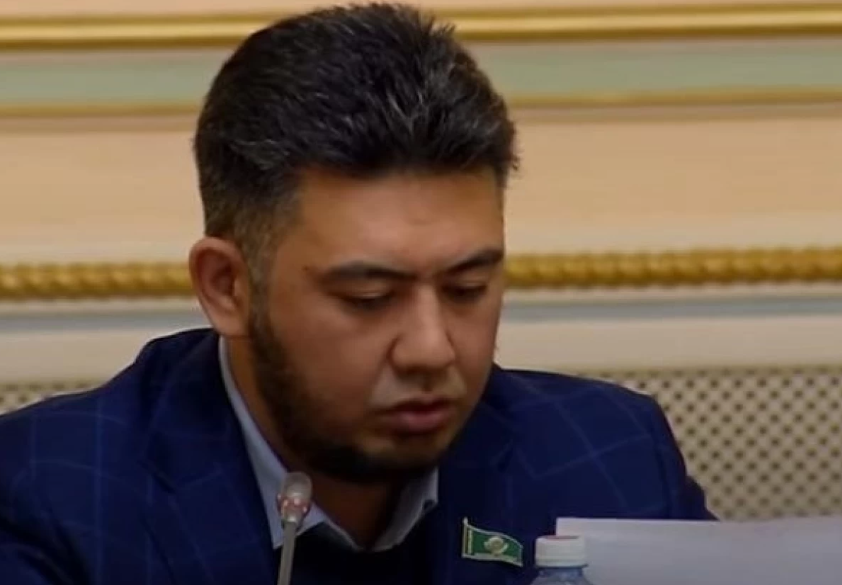 Депутат Алматы мәслихатының сессиясы кезінде боғауыз лексиканы пайдаланды